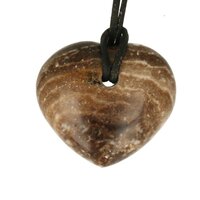 Zwarte opaal uit Madagaskar doorboord