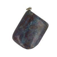 Robijn in kyaniet hanger