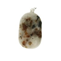 Calciet met Chondrodiet en Diopsiet hanger