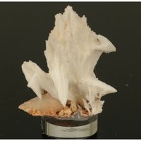 Scoleciet kristallen op zalmkleurige matrix
