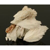 Scoleciet kristallen op zalmkleurige matrix