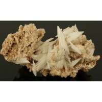 Scoleciet kristallen op zalmkleurige matrix