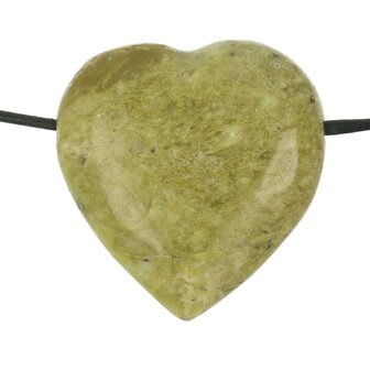 Groene opaal uit madagaskar hart doorboord + koord