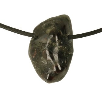 Granaat met kyaniet en mica