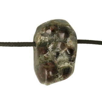 Granaat met kyaniet en mica