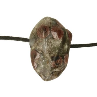 Granaat met kyaniet en mica