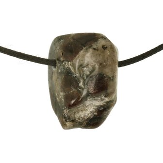 Granaat met kyaniet en mica