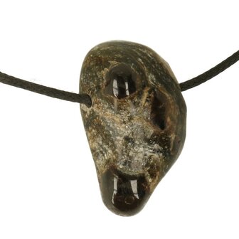 Granaat met kyaniet en mica