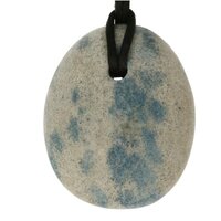 Azuriet-in-moedergesteente-uit-Madagaskar doorboord incl koord