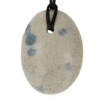 Azuriet-in-moedergesteente-uit-Madagaskar doorboord incl koord