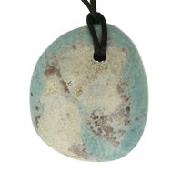 Turkoois/ Chrysocolla uit Madagaskar doorboord  + koord