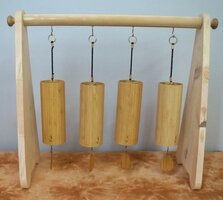 KOSHI CHEMES SET van 4 met standaard