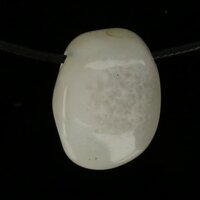 Vredes agaat witte agaat doorboord + koord