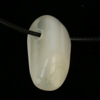 Vredes agaat witte agaat doorboord + koord