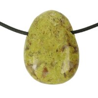 Groene opaal uit madagaskar doorboord + koord