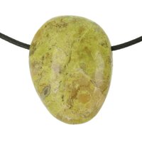 Groene opaal uit madagaskar doorboord + koord