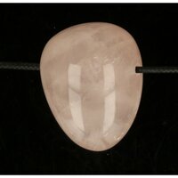 Rozenkwarts uit Madagaskar doorboord