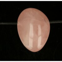 Rozenkwarts uit Madagaskar doorboord