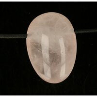 Rozenkwarts uit Madagaskar doorboord