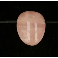 Rozenkwarts uit Madagaskar doorboord