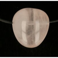 Rozenkwarts uit Madagaskar doorboord