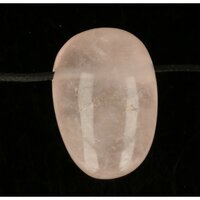 Rozenkwarts uit Madagaskar doorboord