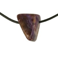 Charoïet met Tinaksite doorboord