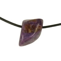 Charoïet met Tinaksite doorboord