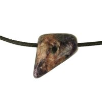 Charoïet met Tinaksite doorboord