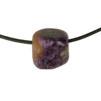 Charoïet met Tinaksite doorboord