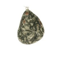 Granaat met Hoornblende in Veldspaat uit Oostenrijk hanger