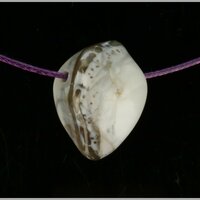 Witte Opaal doorboord + koord