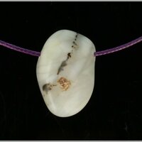 Witte Opaal doorboord + koord