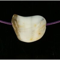 Witte Opaal doorboord + koord