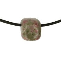 Thuliet in Veldspaat doorboord + koord