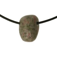 Thuliet in Veldspaat doorboord + koord