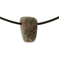 Thuliet in Veldspaat doorboord + koord