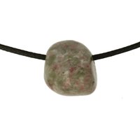 Thuliet in Veldspaat doorboord + koord