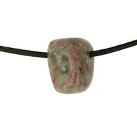 Thuliet in Veldspaat doorboord + koord