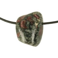 Eudialiet doorboord incl koord