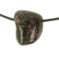 Eudialiet doorboord incl koord