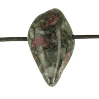 Eudialiet doorboord incl koord