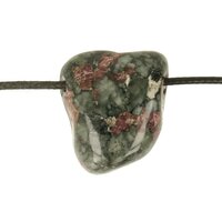 Eudialiet doorboord incl koord