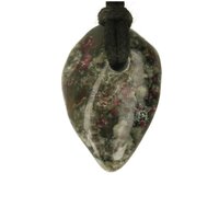 Eudialiet doorboord incl koord