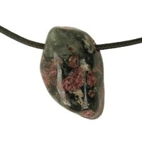 Eudialiet doorboord incl koord