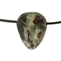 Eudialiet doorboord incl koord