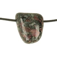 Eudialiet doorboord incl koord