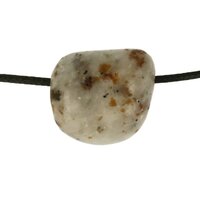 Calciet met Chondrodiet en Diopsiet doorboord