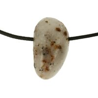 Calciet met Chondrodiet en Diopsiet doorboord