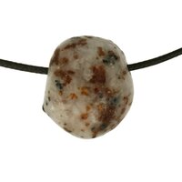 Calciet met Chondrodiet en Diopsiet doorboord